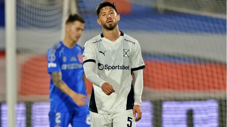 Felipe Loyola arriesga su físico para jugar con Independiente.