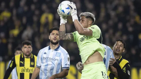 Brayan Cortés y el plantel de Peñarol, funados.