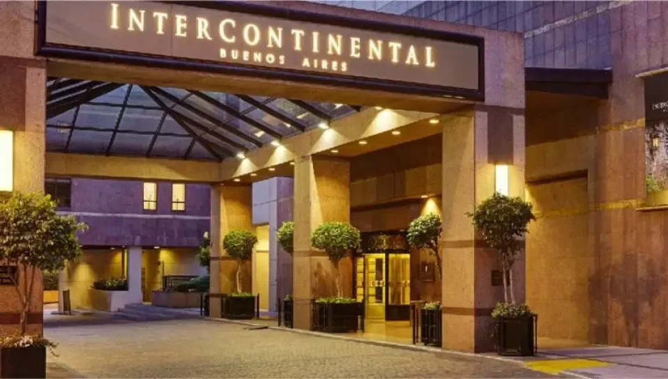 El Hotel está en calles que también son incómodas para un banderazo.