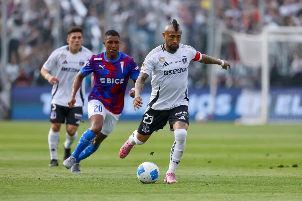 Arturo Vidal jugó ante Universidad Católica uno de sus peores partidos en Colo Colo. | Foto: Photosport.