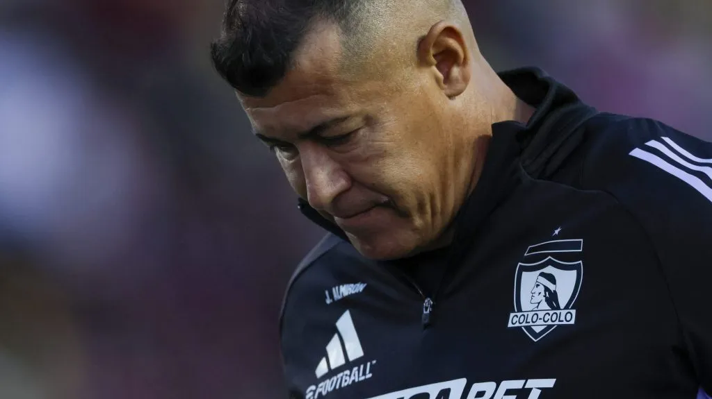 Jorge Almirón deja Colo Colo tras la derrota en el clásico con la UC. Foto: Photosport.
