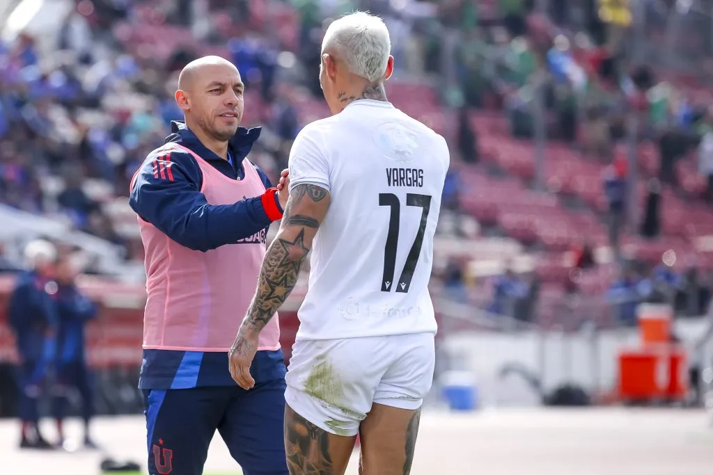 Marcelo Díaz no se movió de la banca en la derrota de la U vs Audax Italiano. Foto: Pepe Alvujar/Photosport