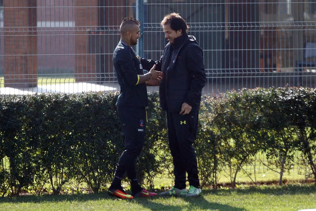 Arturo Vidal y Hugo González se encontraron en 2016 | Photosport