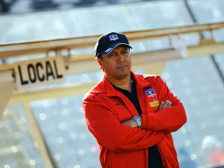 Luis Pérez vuelve a dirigir a Colo Colo. Imagen: Archivo