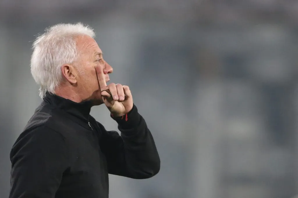 Ivo Basay tuvo un paso fugaz como DT de Magallanes. (Dragomir Yankovic /Photosport).