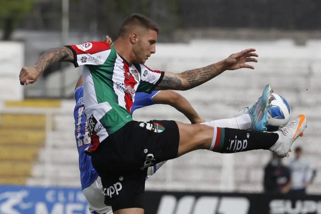Franco Pardo en acción por Palestino: fue el héroe de Racing en la Libertadores. (Dragomir Yankovic/Photosport).