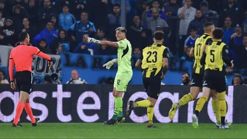 Brayan Cortés no vivió una buena noche ante Racing.