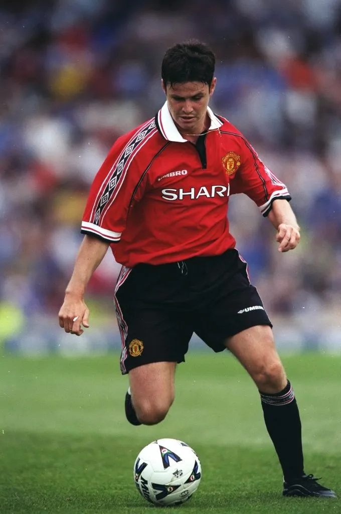 Phil Mulryne jugando por el Manchester United en 1998. (Foto: Shaun Botterill/Allsport)