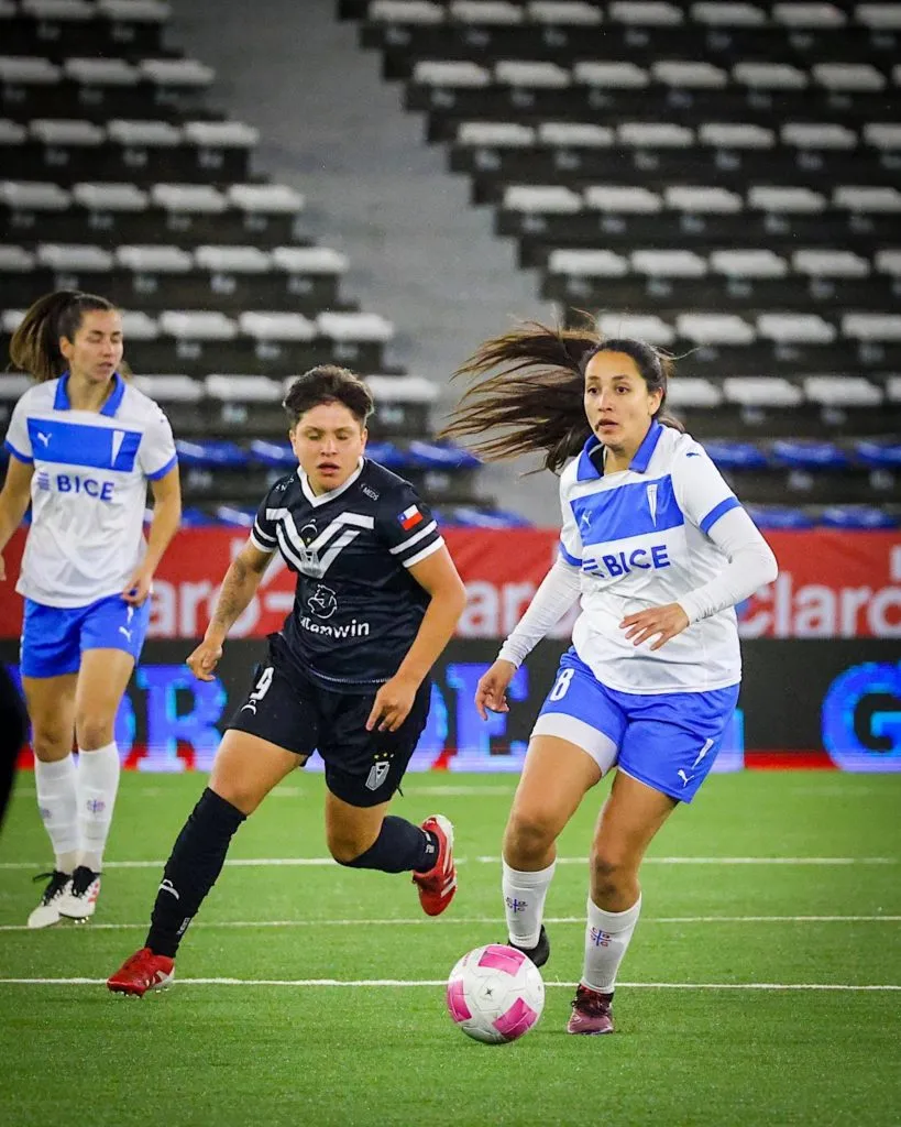 La UC y Santiago Morning femenino jugaron en el Claro Arena