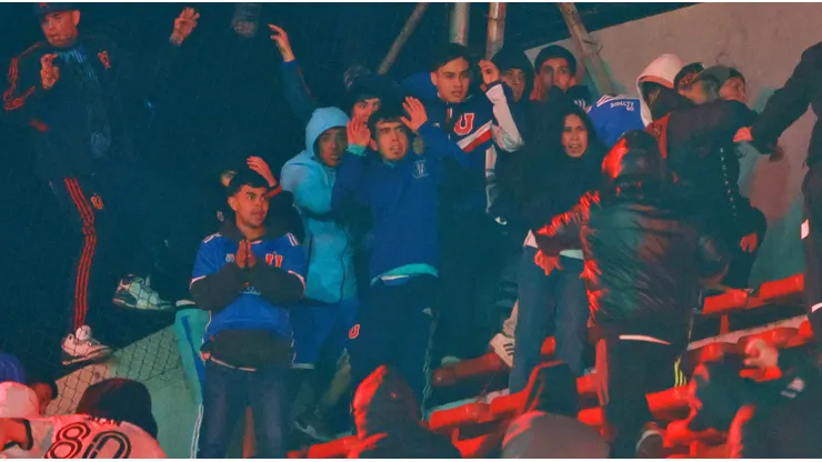 Los hinchas de la U fueron masacrados en su tribuna.
