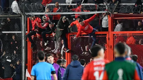 Una imagen de la invasión de cancha al Libertadores de América.