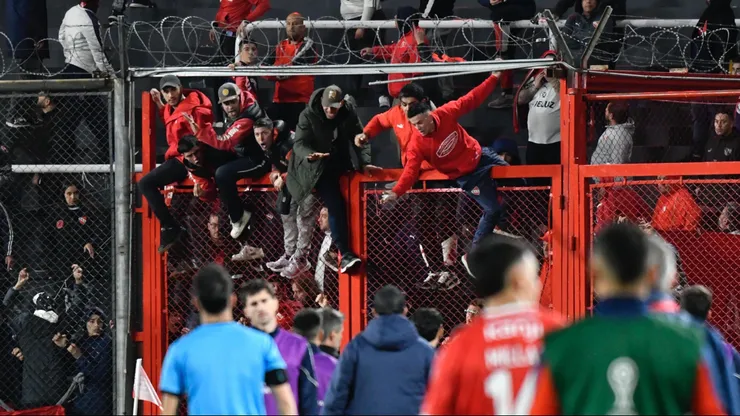 Una imagen de la invasión de cancha al Libertadores de América.