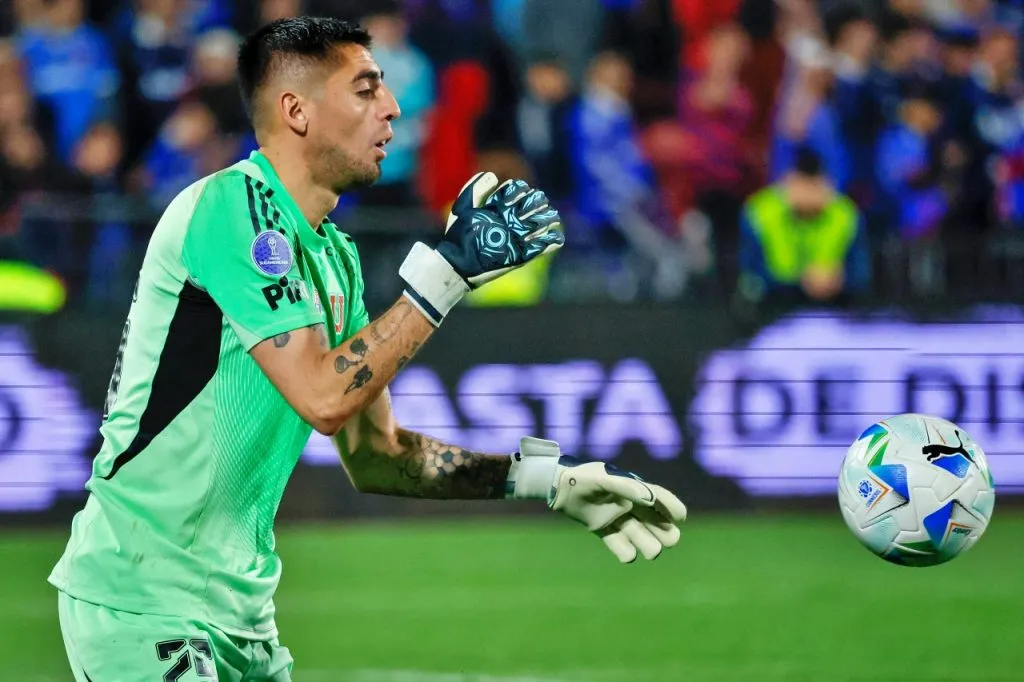 Gabriel Castellón en riesgo de ser baja en U de Chile para Superclásico (Photosport)