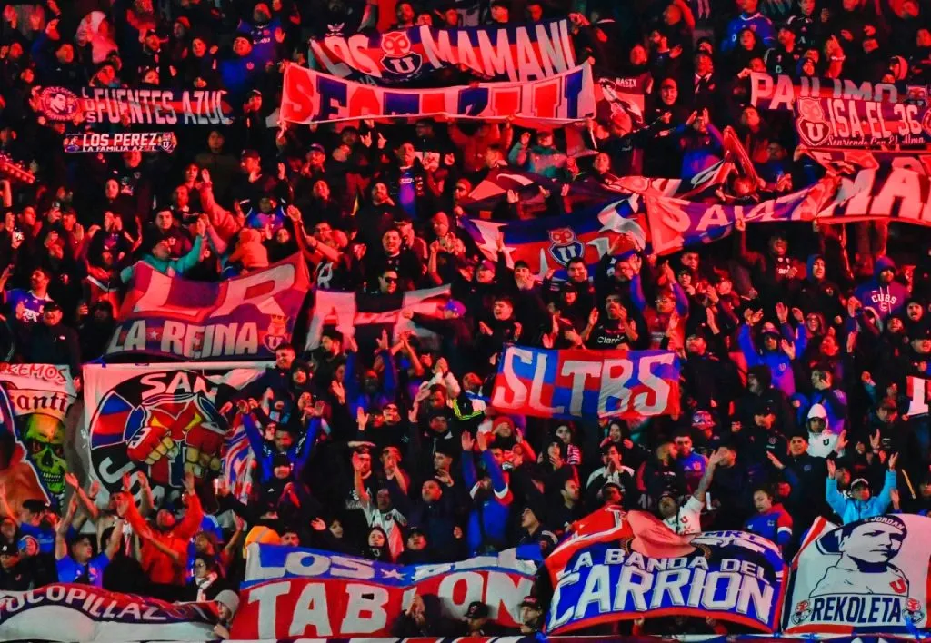 El suegro de Carlos Villanueva fue uno de los 3 mil hinchas de la U que vivieron los incidentes (Photosport)