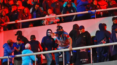 Hinchas de U de Chile generan confusión y caos en Argentina.