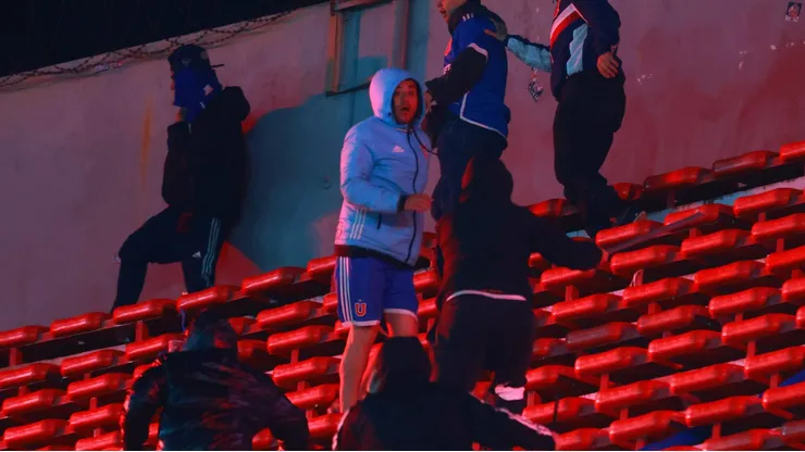 La U lanzó duras acusaciones contra Independiente y la policía tras la noche de violencia en Copa Sudamericana.