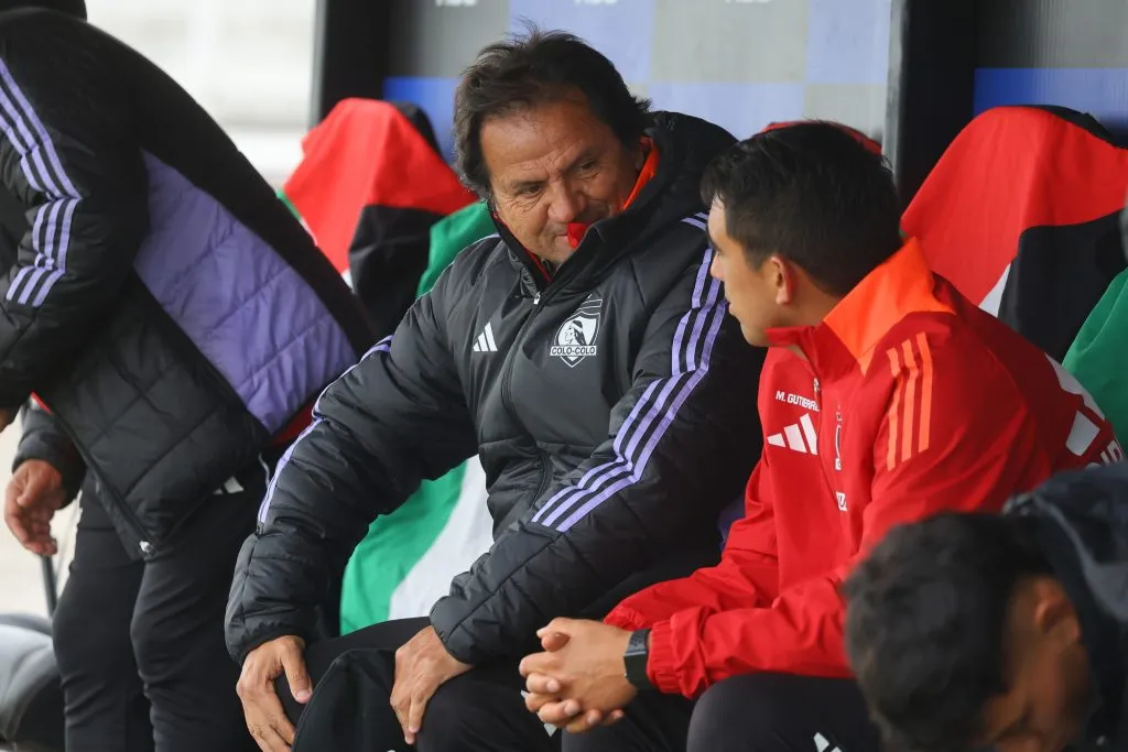 Hugo González fue duramente criticado por la parcialidad alba tras el empate ante Palestino. (Foto: Jonnathan Oyarzun/Photosport)