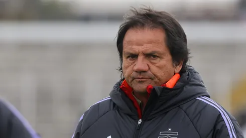 Hugo González ante Palestino.