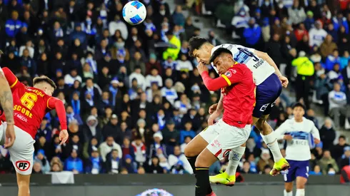 Fernando Zampedri anota el primer gol de Católica en Claro Arena.
