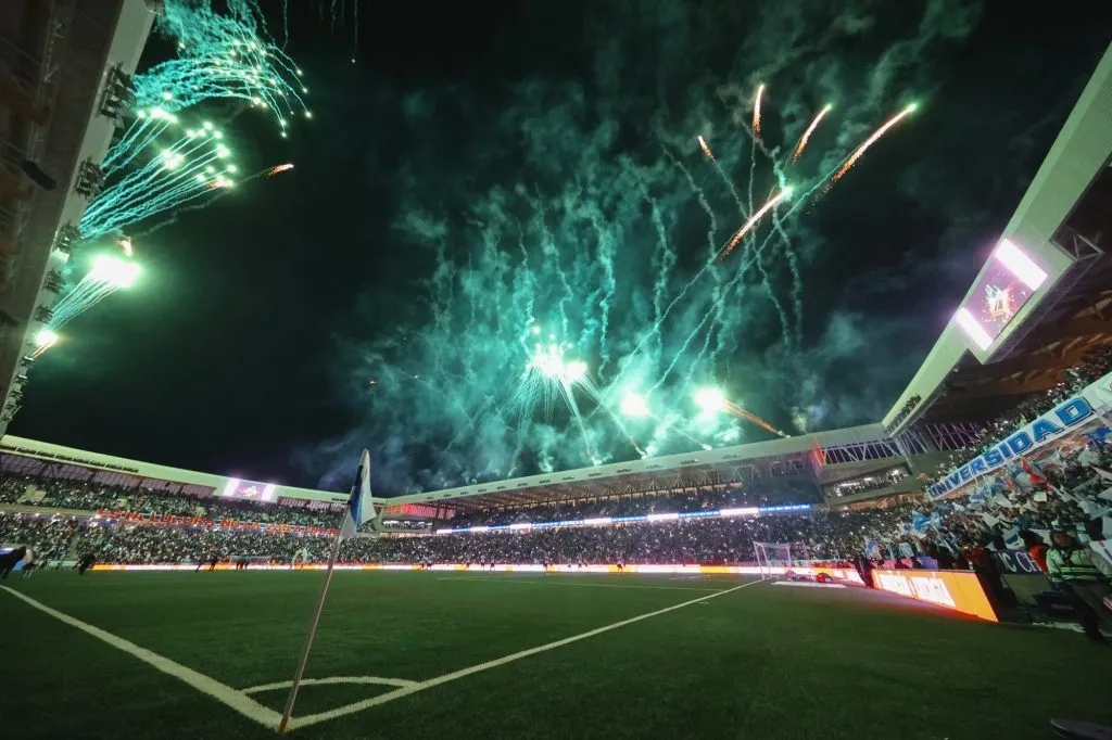 La UC inauguró el Claro Arena: victoria por 2-0 contra Unión Española.