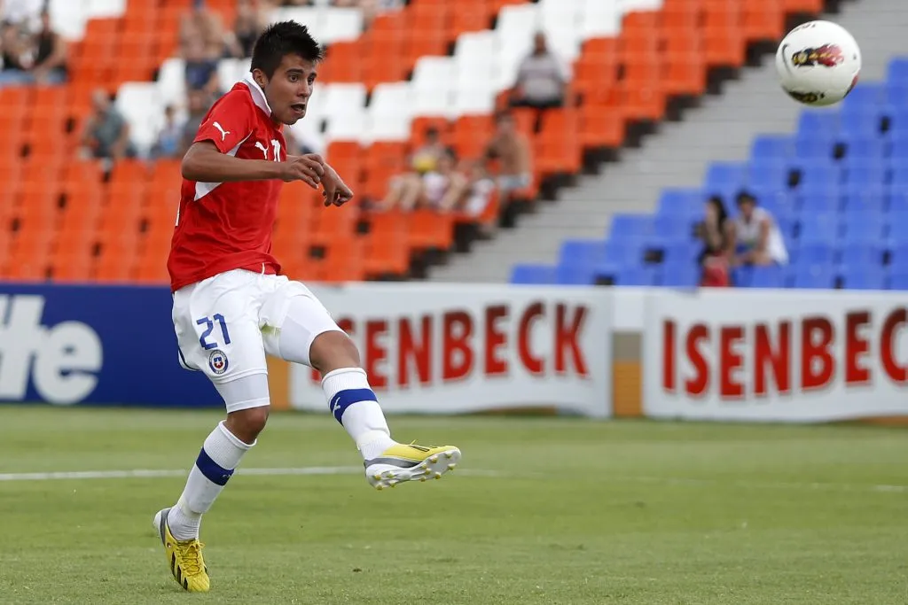 Ignacio Caroca en acción por el Sudamericano Sub 20 en 2013. (Andres Pina/Photosport).