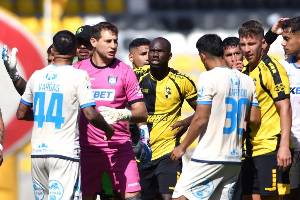 Coquimbo tiene un partido clave con Huachipato. Foto: Alejandro Pizarro Ubilla/Photosport