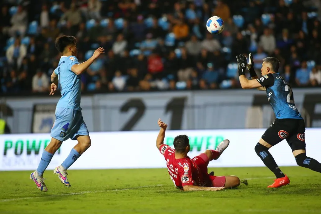 El remate de Graciani que hizo celebrar a todo Ñublense y hundió un poco más a Iquique. (Alex Diaz/Photosport).