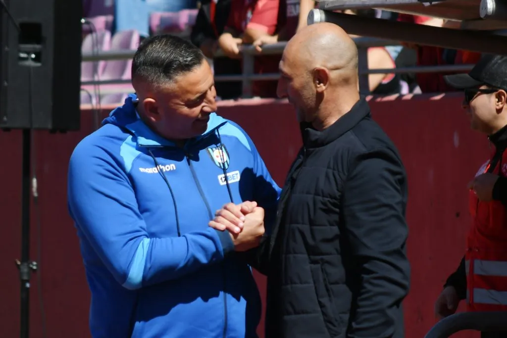 Cristian Paulucci saluda a Jaime García en La Portada. (Alejandro Pizarro/Photosport).