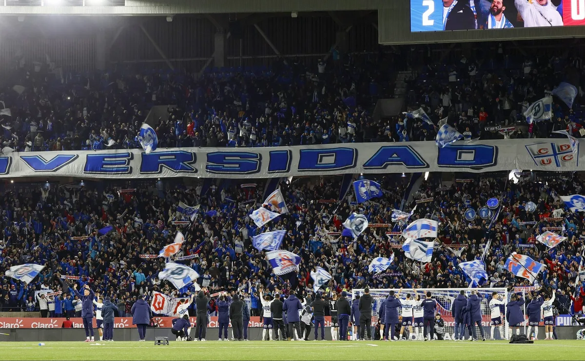 Cantó en el Claro Arena y vivió flor de chascarro con los hinchas de la UC