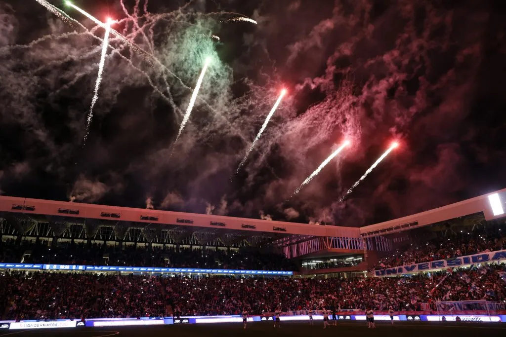 Otra hermosa imagen del espactacular Claro Arena. (Andres Pina/Photosport).