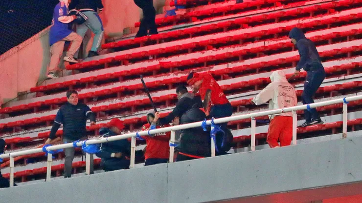 Incidentes entre hinchas de la U e Independiente traer insólitos coletazos.