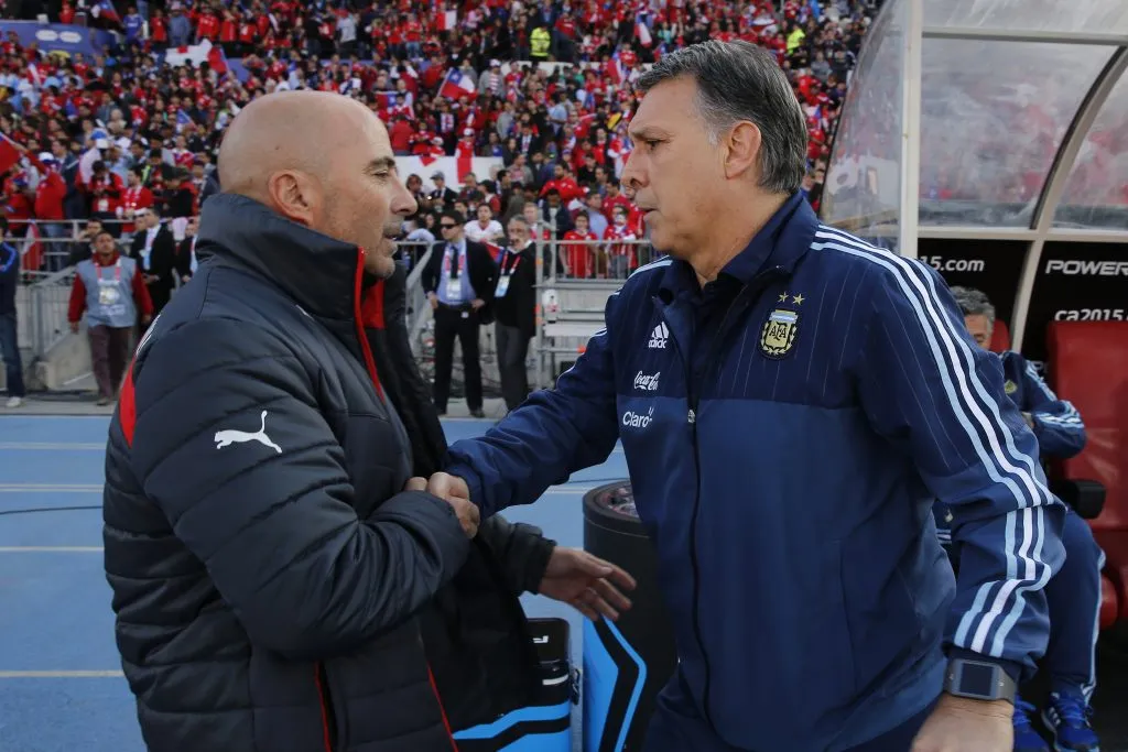 Jorge Sampaoli y el Tata Martino en la final de la Copa América 2015. (Marcelo Hernandez/Photosport).
