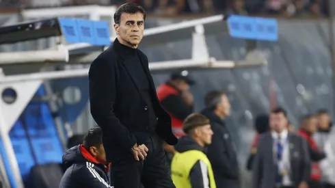 Gustavo Quinteros se acerca a Colo Colo.