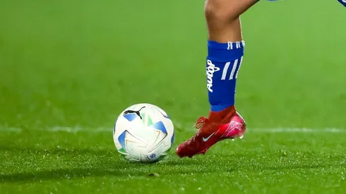 Un cuadro muy comprometido con el descenso en el fútbol chileno toma radical decisión. (Contexto)