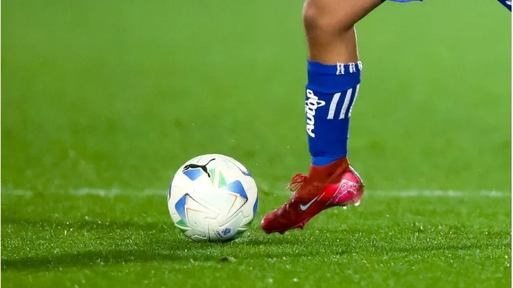 Un cuadro muy comprometido con el descenso en el fútbol chileno toma radical decisión. (Contexto)