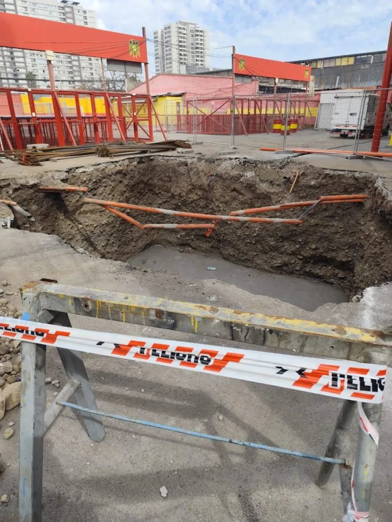 Las obras de las nuevas luces de Santa Laura siguen avanzando. Foto: Municipalidad de Independencia.