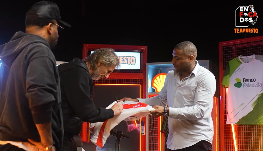 Ricardo Gareca demostró el cariño que siente por Perú.