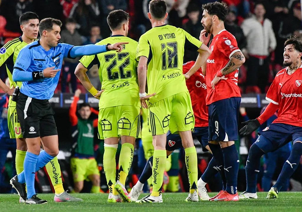 El cancelado duelo de Independiente y U de Chile se sigue jugando en la justicia. Foto: Fotobaires/Photosport