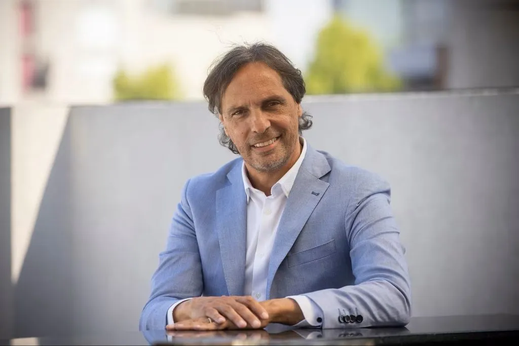 Gustavo López le ofrece solución “salomónica” a la Conmebol por Independiente y Universidad de Chile.