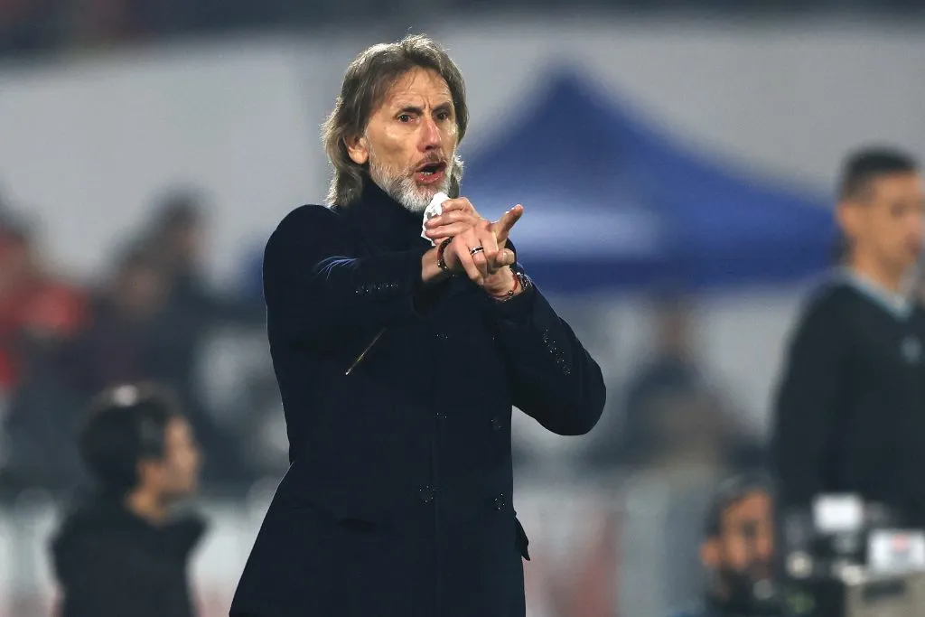 Ricardo Gareca salió de la selección chilena a falta de dos partidos para cerrar las Eliminatorias 2026. (Felipe Zanca/Photosport).