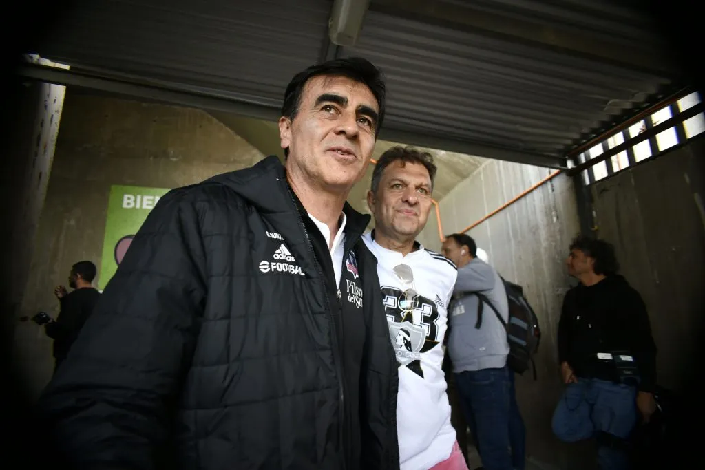 Colo Colo no llegó a acuerdo con Gustavo Quinteros y esperará hasta el sábado para elegir a su próximo DT. Foto: Photosport.