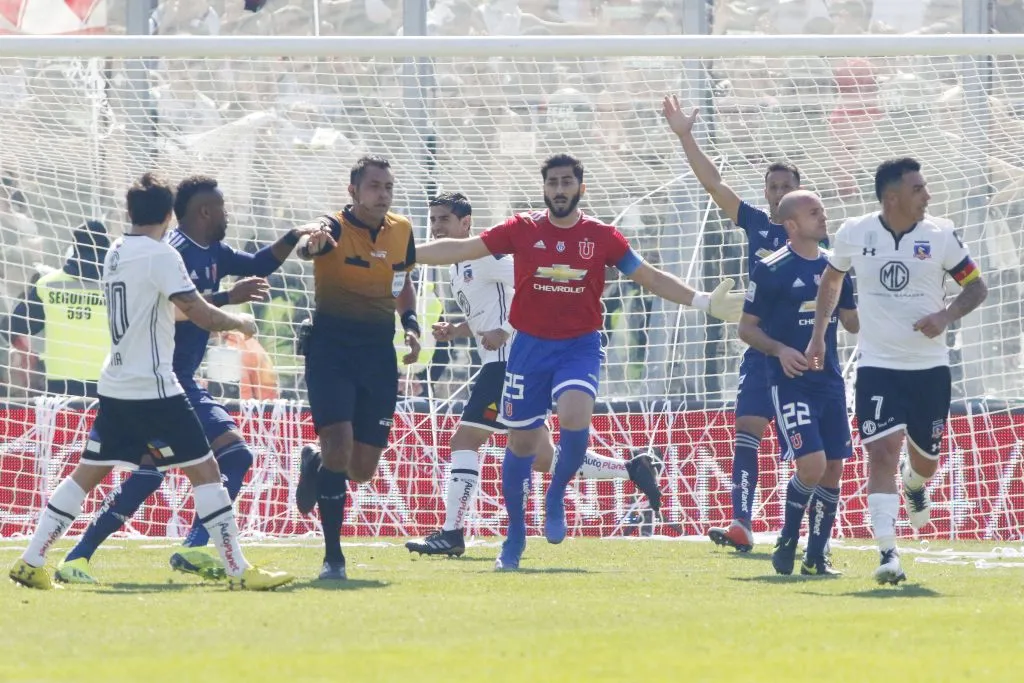 Johnny Herrera sabe perfectamente qué significa jugar un Superclásico. (Ramon Monroy/Photosport).