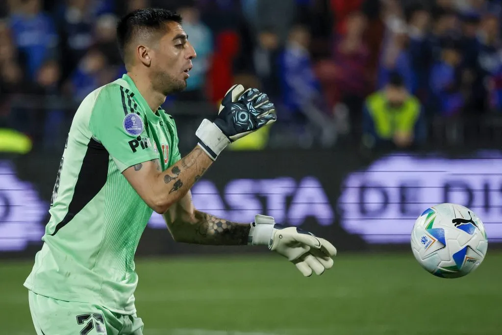 Gabriel Castellón podría ser una de las sorpresas de la U para el Superclásico. Foto: Photosport.