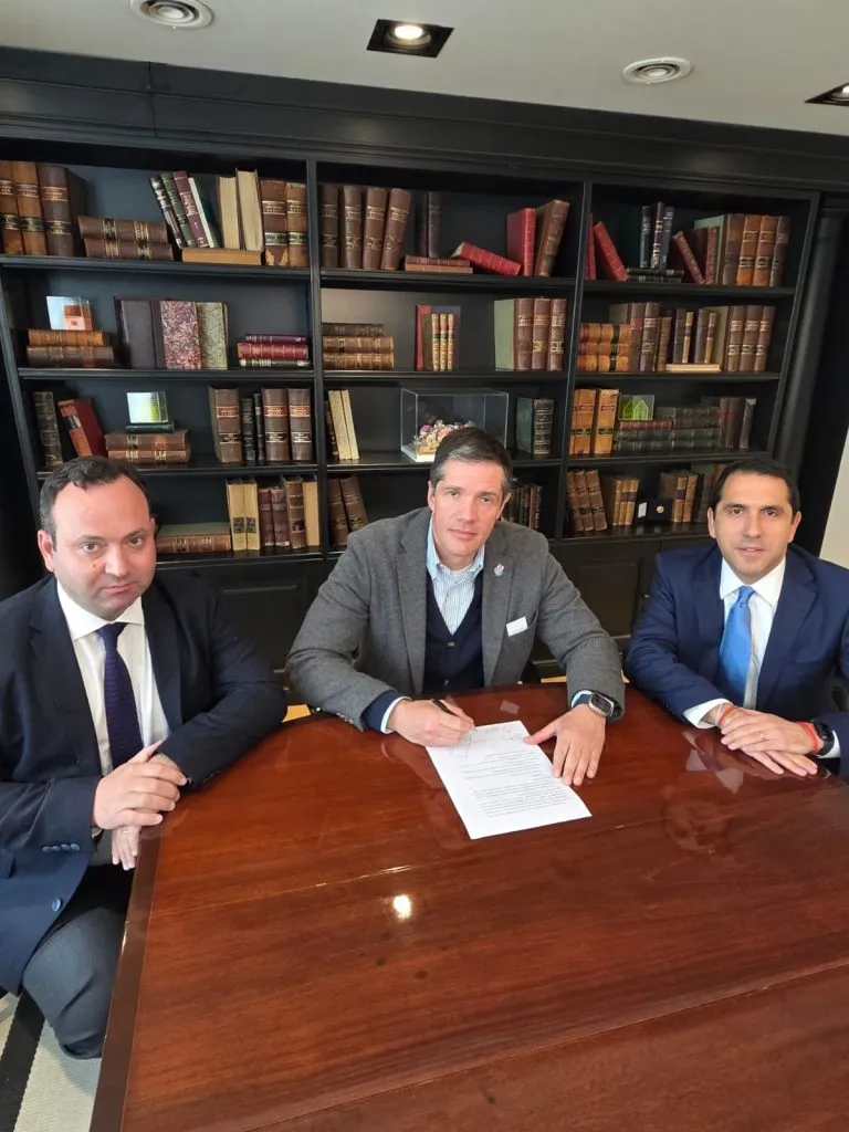 Michael Clark y el abogado José Ramón Correa (a la izquierda de la imagen) se espera que se sumen en Paraguay. Foto: U de CHILE.