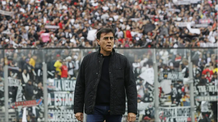 Mientras Quinteros pidió más plazo, este DT toma la delantera en Colo Colo