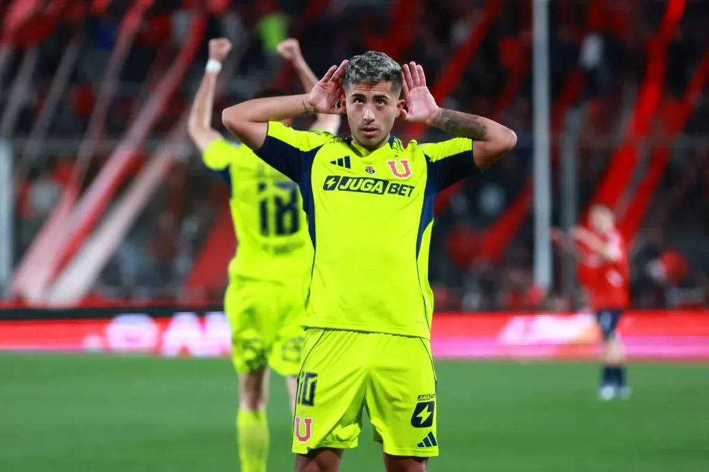Lucas Assadi marcó el primer gol del duelo que la U empataba 1-1 ante Independiente. Foto: Javier Vergara/Photosport