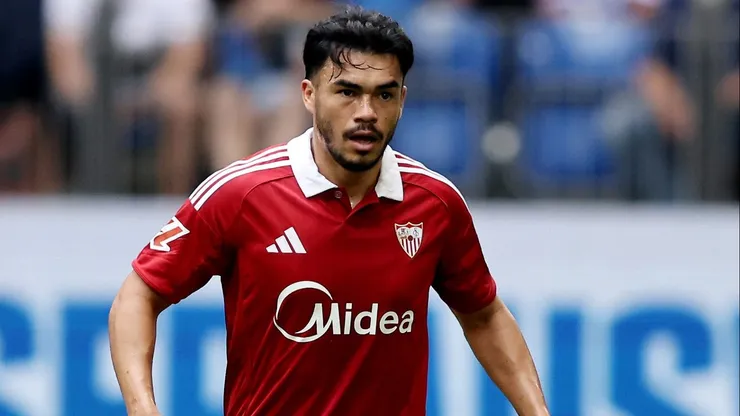 Gabriel Suazo firmó hasta 2028 con el Sevilla.