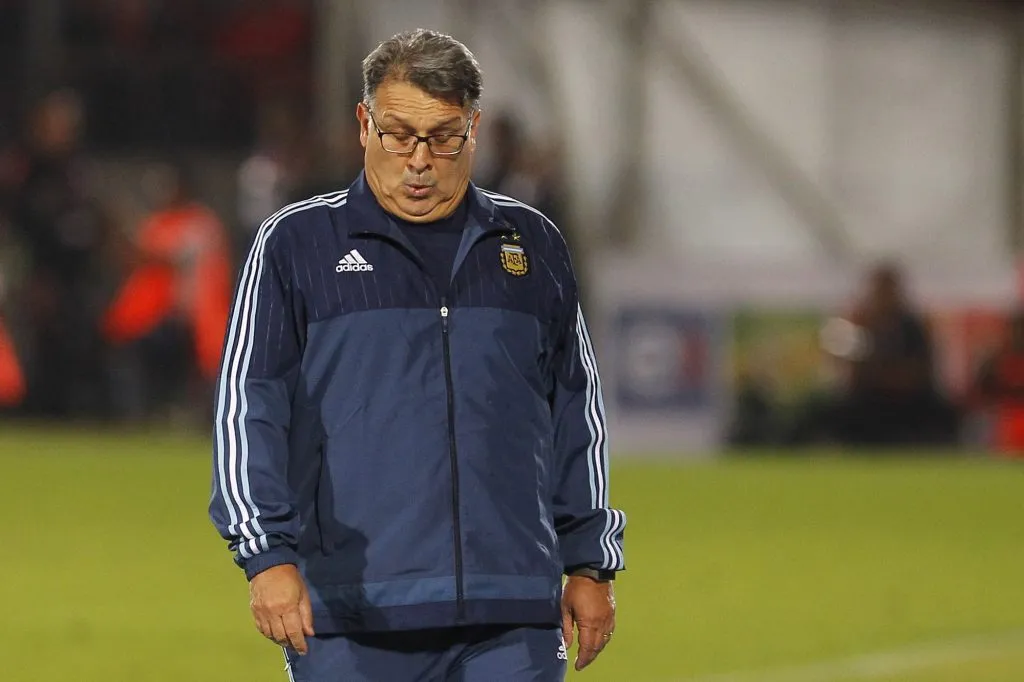 Pinilla explica que a Martino que Colo Colo no podía convencer a Gerardo Martino de ser su DT sólo por ser el Cacique, pues para un entrenador de la carrera del Tata, a nivel mundial los albos son un equipo chico.