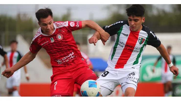 Árabes y Cementeros, se enfrentan por la Fecha 22 del Campeonato Nacional.