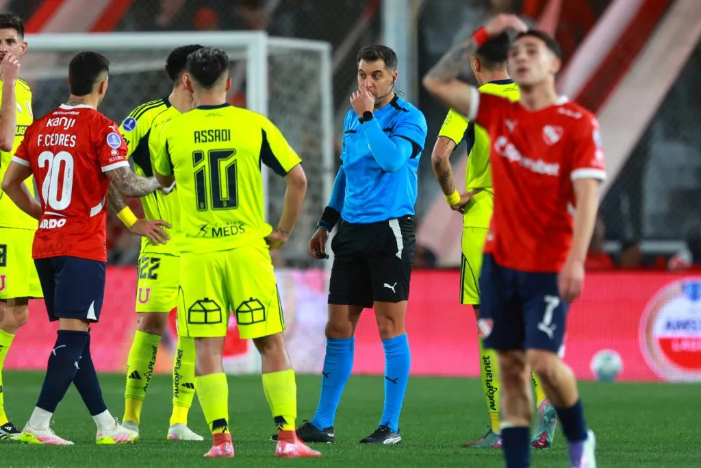 La U ha debido trabajar para superar el duelo ante Independiente. Foto: Javier Vergara/Photosport